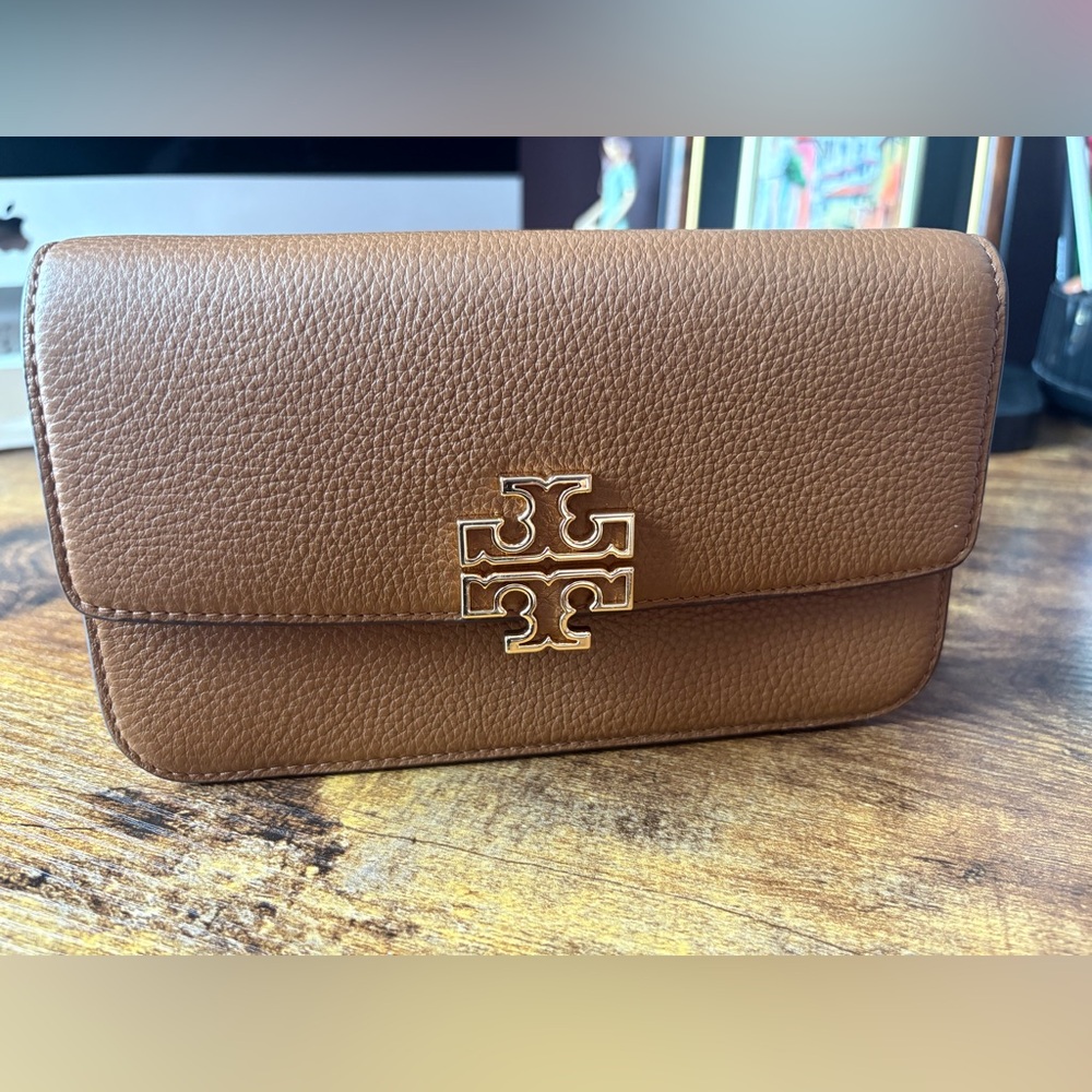 Tory Burch Brown Leather Elegant Crossbody/Clutch.